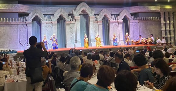 Siem Reap: Apsara Dance Show & Dinner with Tuk-Tuk Transfers