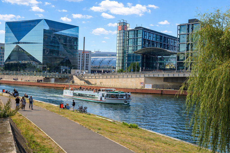 Berlin: Spree Cruise with Heated Electric Ship + Live Guide