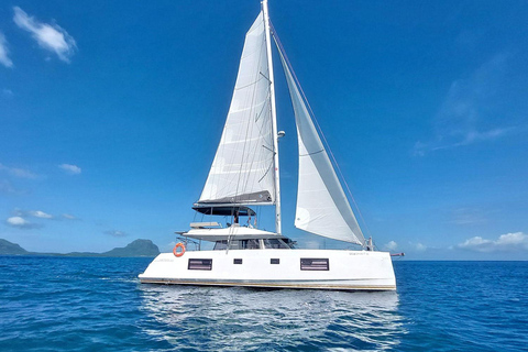 Luxury Private Catamaran to Île aux Benitiers