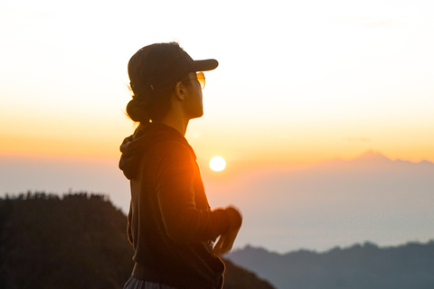 阿邦山徒步旅行阿邦山徒步