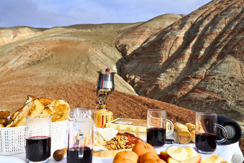 Bunte Berge mit Picknick