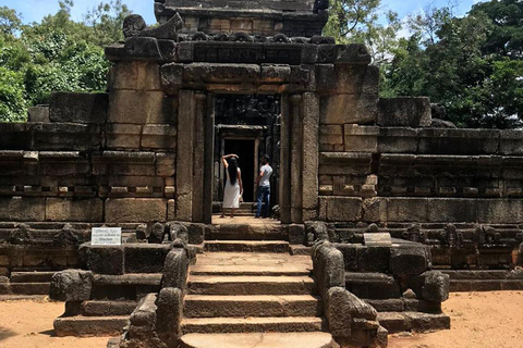 Depuis Kandy : Excursion d&#039;une journée à Sigiriya, Dambulla et Minneriya