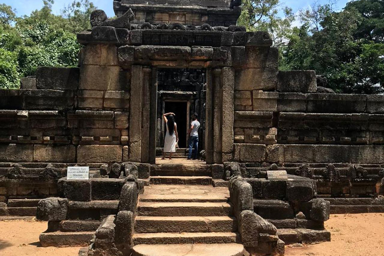 Depuis Kandy : Excursion d&#039;une journée à Sigiriya, Dambulla et Minneriya