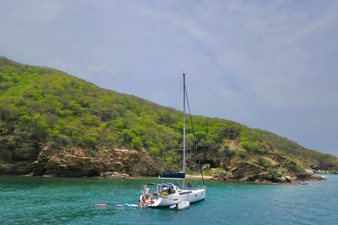 Parc Tayrona et les Caraïbes en voilier privé depuis Santa Marta, toute la journéeParc Tayrona et les Caraïbes en voilier privé au départ de Santa Marta, journée complète