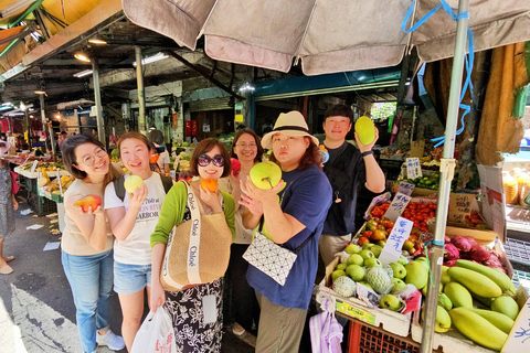 Taipei: Dadaocheng Market Tour & Taiwanese Cooking Class