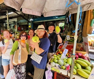 Taipei: Dadaocheng Market Tour & Taiwanese Cooking Class