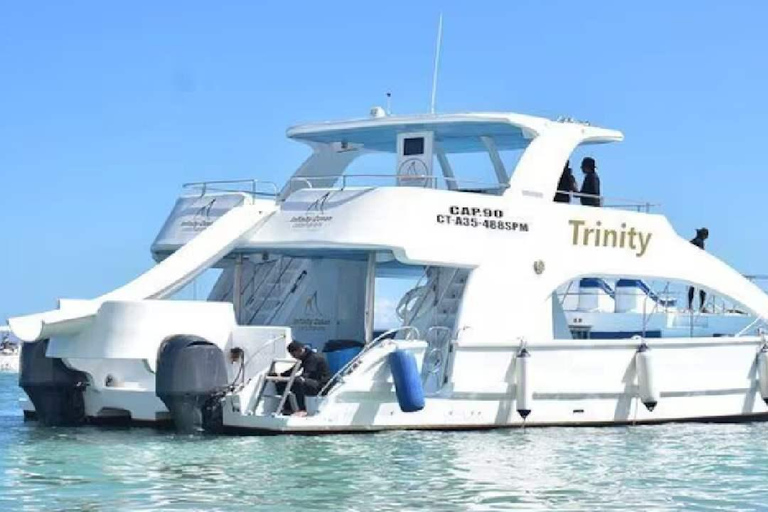 Punta Cana: Cayo Levantado & El Limón Waterfall Day Trip