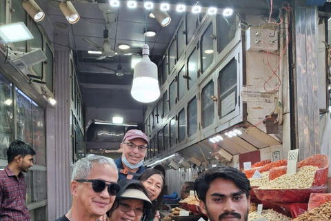 Wedding Wear & Bollywood Glam Shopping Tour (Women-Led Tour) Wedding Wear & Bollywood Glam Shopping Tour (Half-Day Tour)