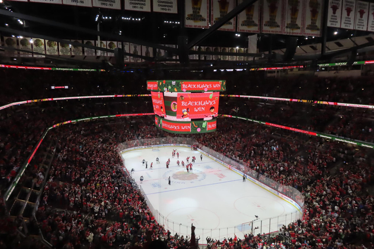 Chicago: Chicago Blackhawks NHL Game Ticket at United Center Lower Sideline