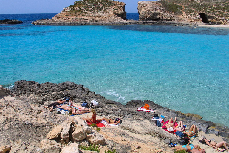 Charter privati esclusivi per la laguna blu di Comino