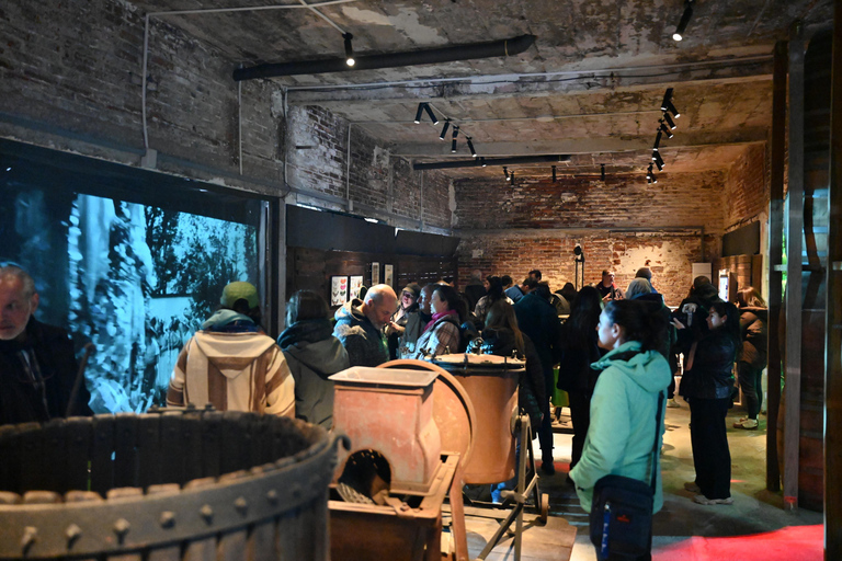 Montevideo: Exclusive VIP Experience at a Century-Old Winery, Tasting, Lunch, Transport