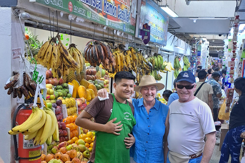 Lima: City Walking Tour with Catacombs and Fruit Tasting