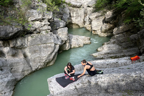 Caminhada de um dia na caverna Pellumbasi saindo de Tirana