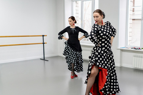 Flamenco Dance Lesson: 60-Minute Class in Seville