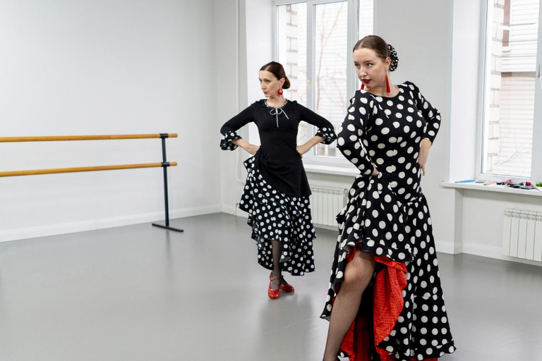 Flamenco Dance Lesson: 60-Minute Class in Seville