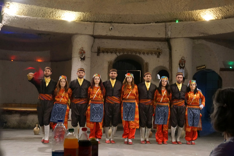 Icmeler Traditionelle türkische Nachtshow mit Abendessen und Getränken