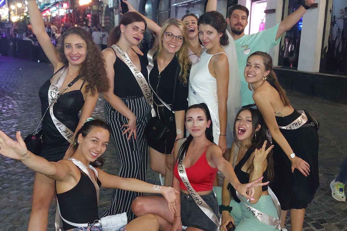 Búkarest: Stelpna- eða strákaveisla með sérsniðnu barferðalagi