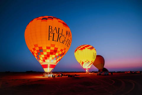 Dubai: Hot Air Balloon Flight with Transfers & Refreshments