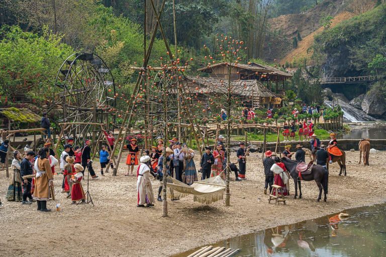 From Ha Noi: 2-Day Sapa and Fansipan Peak Tour with Cable