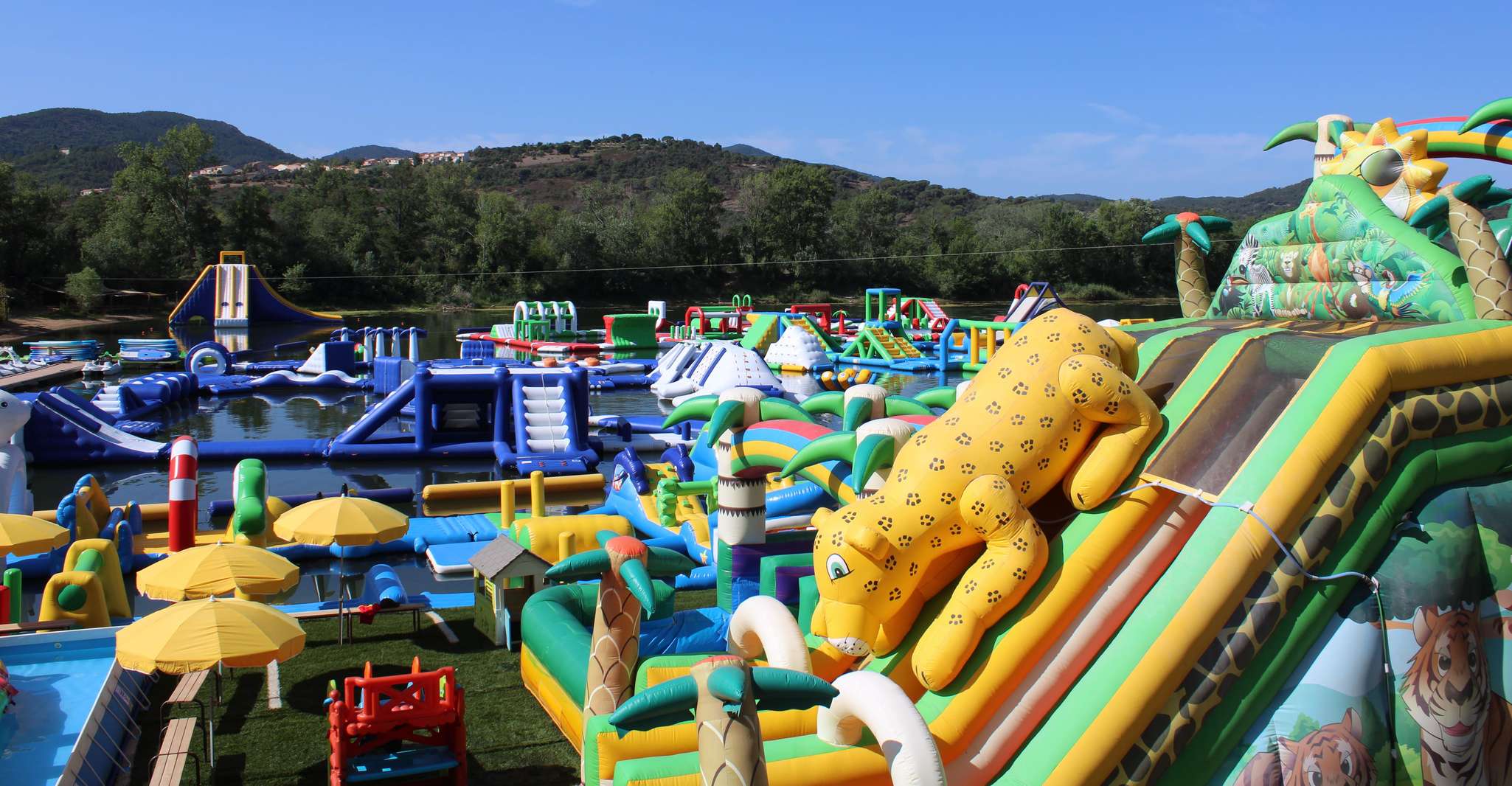 Entrance to the giant water park from 5 to 99 years old - Housity