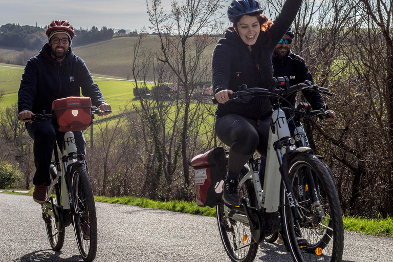 Scenic E-Bike Ride to a Hilltop Village from Toulouse