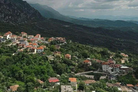 Von Tirana aus: Tagestour zur Burg Kruja und Sari Salltik