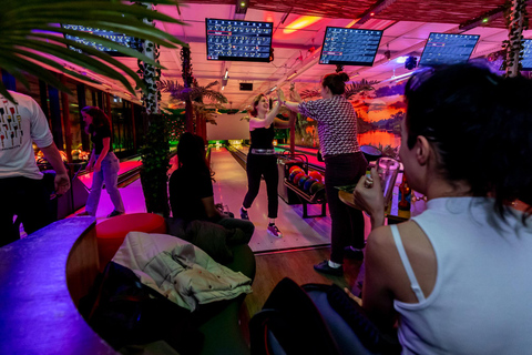 Amsterdam: 1-uur LED Bowling Experience bij Aloha AmsterdamAmsterdam: 1 uur lang LED-bowlingervaring