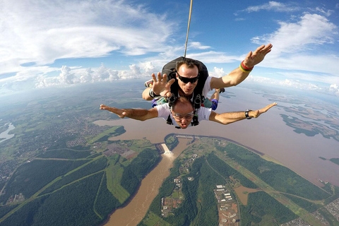 Foz do Iguaçu: Tandem Skydiving Experience with Pickup Foz do Iguaçu: Tandem Skydiving w/ Cameraman