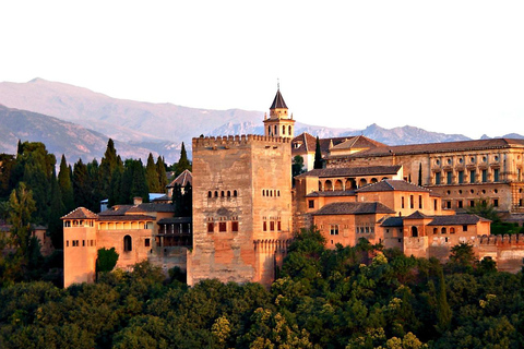 Seville: Granada Private Round-Trip Transfer