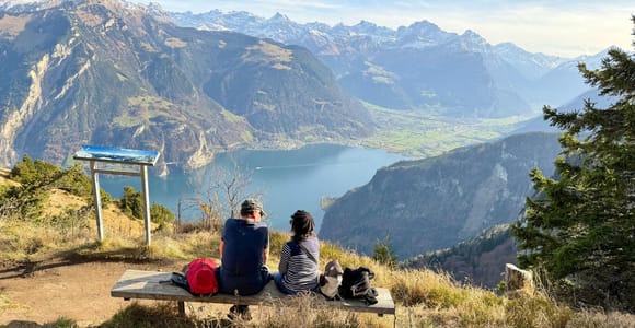 Lucerne: Lake Hike, Scenic Cable Car & Private Tour Fondue