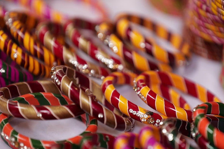 Jaipur: Local Lifestyle, Markets, and Food Tour Cultural & Artisan Tour (8:00 AM – 12:00 PM)