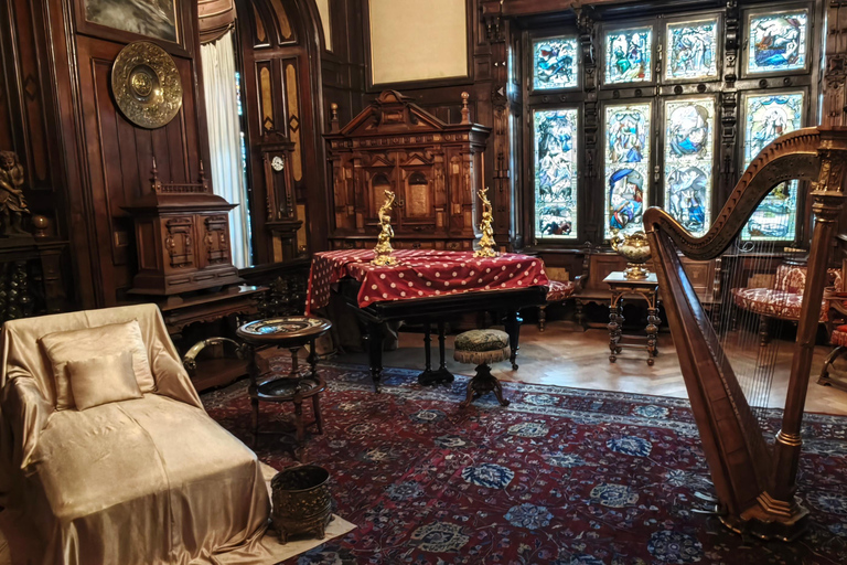 From Brașov: Bear Sanctuary, Dracula's Castle & Peleș Castle