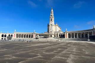 Fatima, Aljustrel, Nazare, Obidos All Day Trip from Lisbon