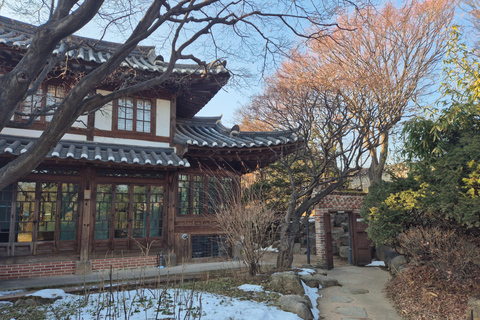 Seoul: Bukchon Hanok Village, Korean Tea Ceremony & Dessert