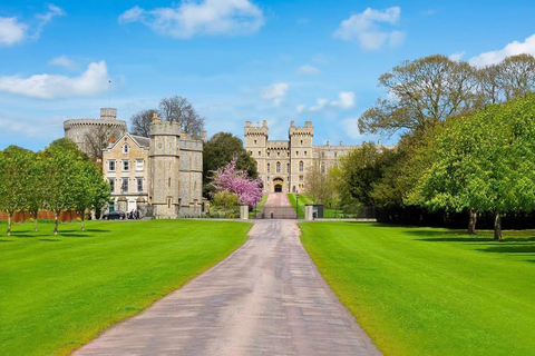 From London: Windsor Castle & Stonehenge Private Day Trip