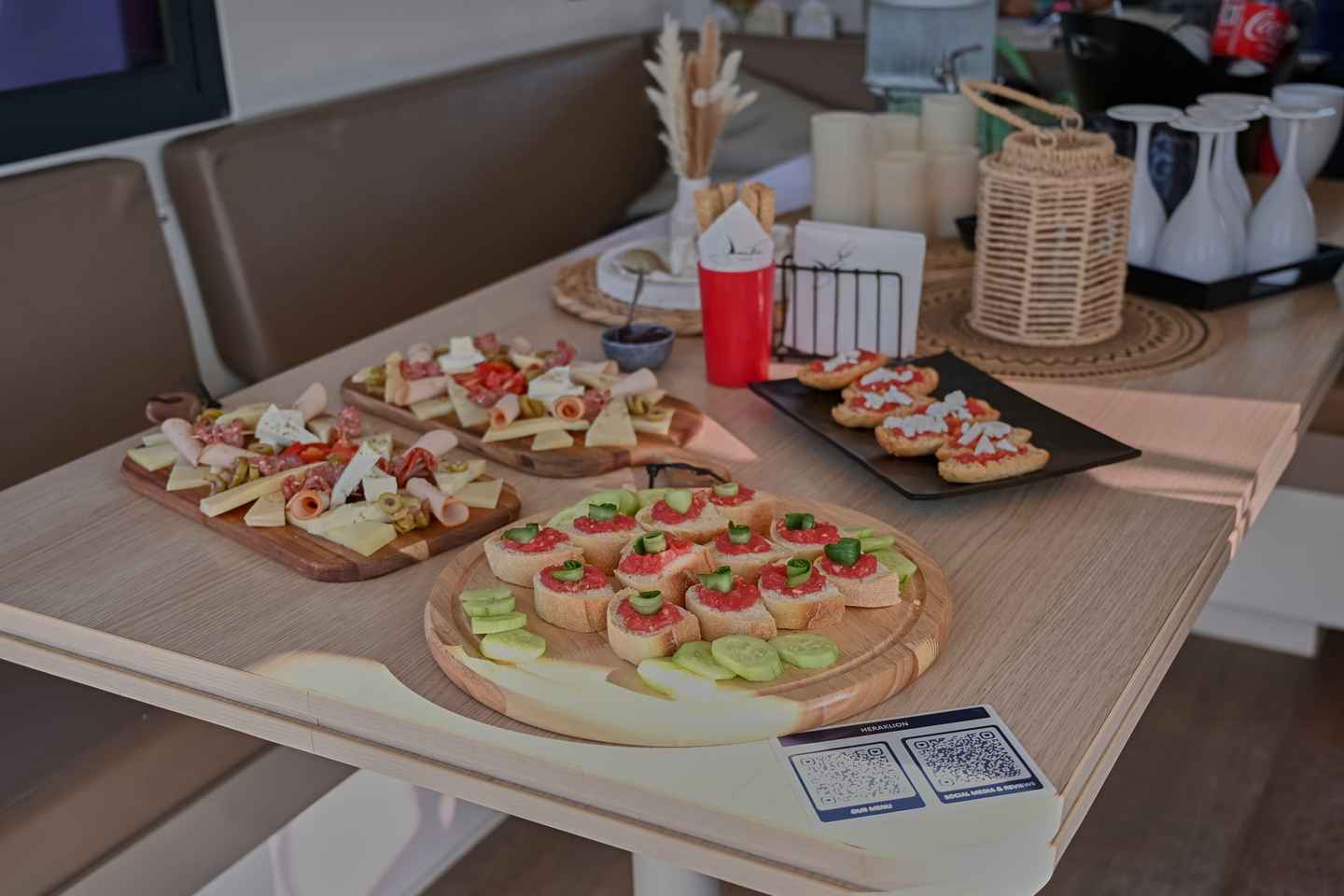 Heraklion: Sunset Catamaran to Dia with Prosecco & Snacks