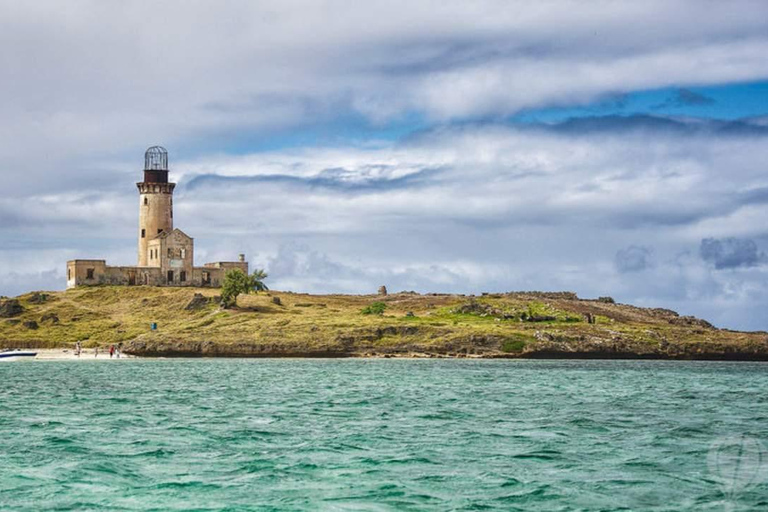 Ile aux Cerfs Speedboat Trip with Pickup and BBQ Lunch