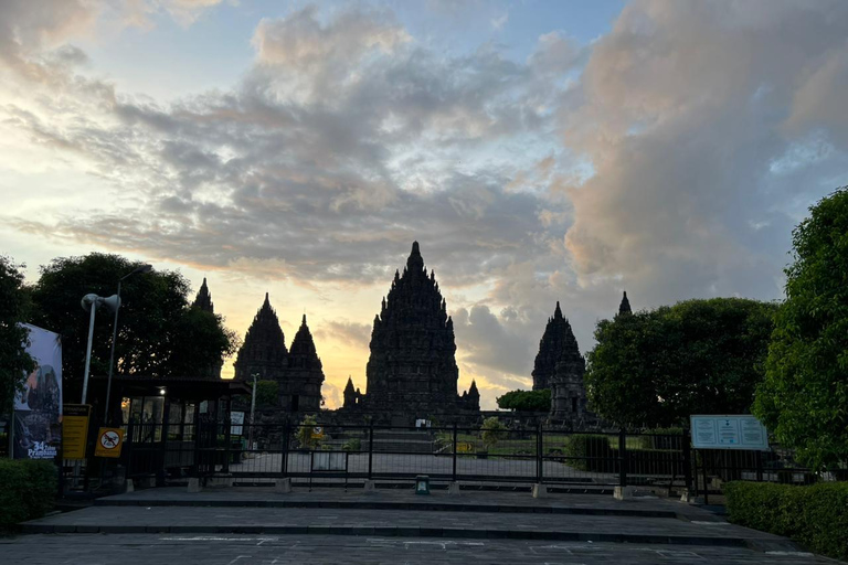 Yogyakarta: Borobudur & Prambanan Full-Day Tour Borobudur & Prambanan Full-Day Tour - Transport Only