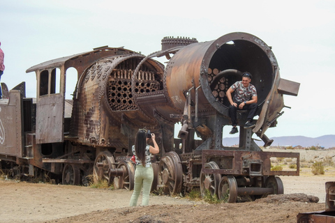 3-Day Uyuni Expedition to San Pedro de Atacama Tour with Spanish-speaking driver