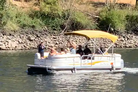 Passeio de barco 100% elétrico em Rodao