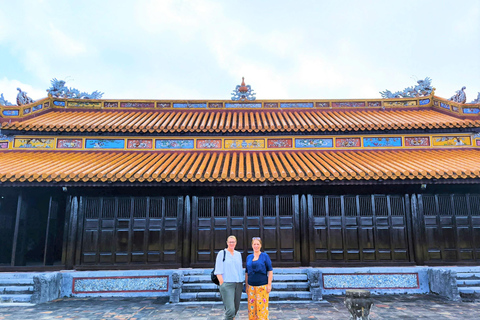 Hoi An: Trasferimento a Hue con percorso panoramico sul passo Hai VanDa Hoi An a Hue in auto privata passando per il Ponte d&#039;Oro e il Passo di Hai Van