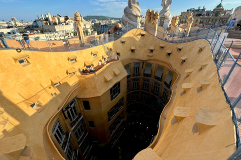 Barcelona: Sagrada Familia, La Pedrera &amp; Cava ProeverijPrivétour Sagrada Familia en Casa Milà met Cava