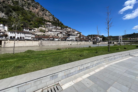 من تيرانا: بيرات، جيروكاستر، وكساميل، جولة لمدة يومين