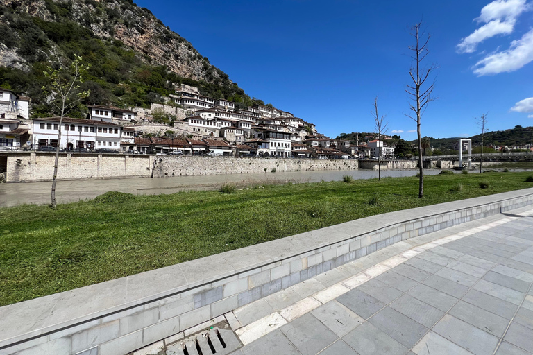 من تيرانا: بيرات، جيروكاستر، وكساميل، جولة لمدة يومين