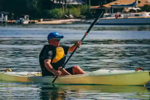 Noosa River: Mangroves and Mansions Guided Kayak Tour