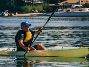 Noosa River: Mangroves and Mansions Guided Kayak Tour