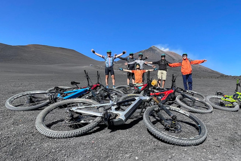 Cima dell'Etna in e-bikeE-bike sulla cima dell'Etna