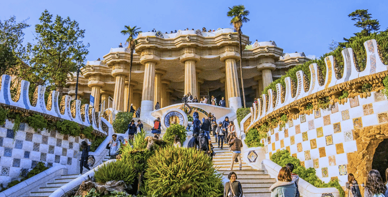 Barcelona: Park Guell Guided Tour with Skip The Line Entry