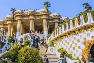 Barcelona: Park Guell Guided Tour with Skip The Line Entry