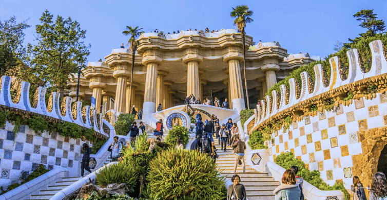 Barcelona: Park Guell Guided Tour with Skip The Line Entry